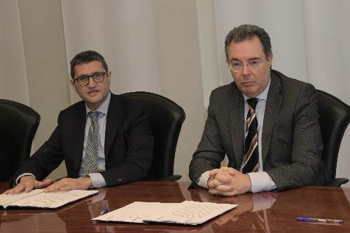 L'assessore regionale alle Infrastrutture e territorio, Graziano Pizzimenti, e l'amministratore delegato della Tpl FVG, Aniello Semplice, durante la presentazione del nuovo contratto del trasporto pubblico locale del Friuli Venezia Giulia.